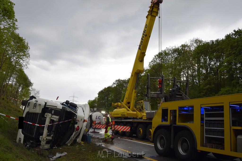 VU Gefahrgut LKW umgestuerzt A 4 Rich Koeln Hoehe AS Gummersbach P260.JPG - Miklos Laubert